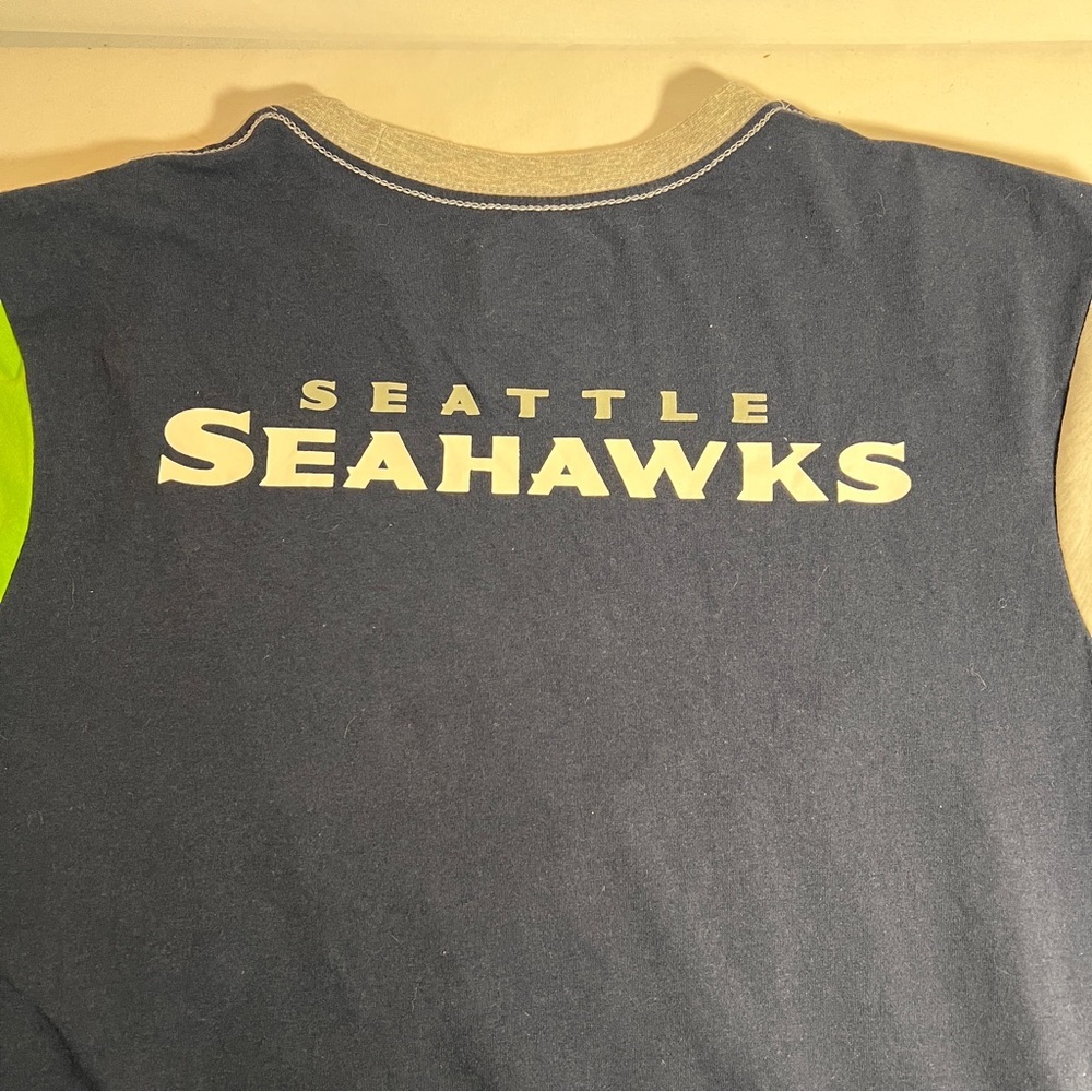🏈Seattle Seahawks 🏈 Men’s Tshirt -Size Medium - Picture 9 of 9